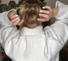 Why this bun is giving us all the Christmassy vibes