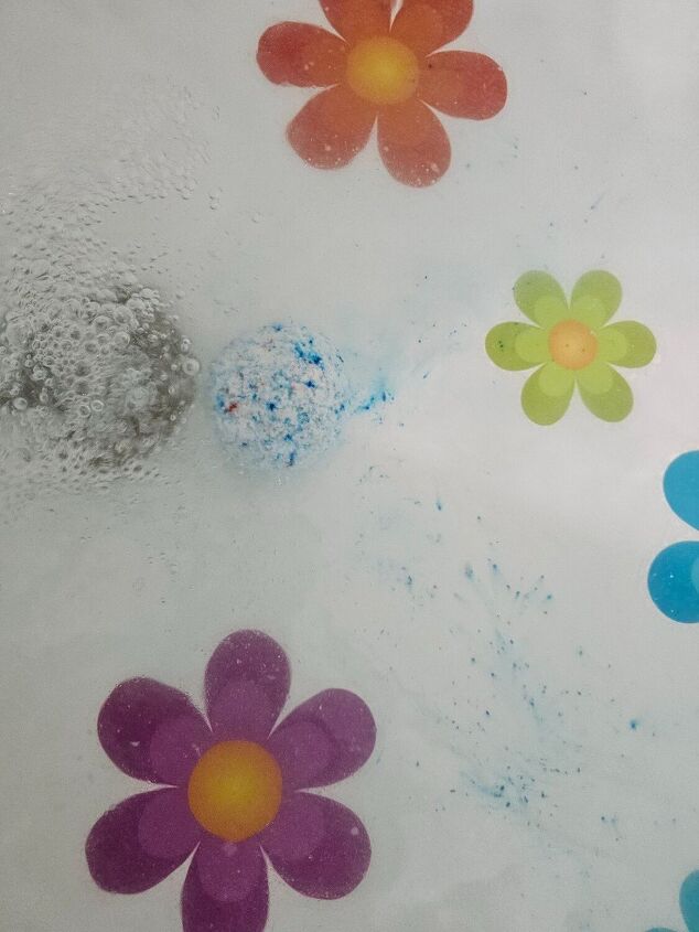 diy bath bombs that will make your skin feel so smooth