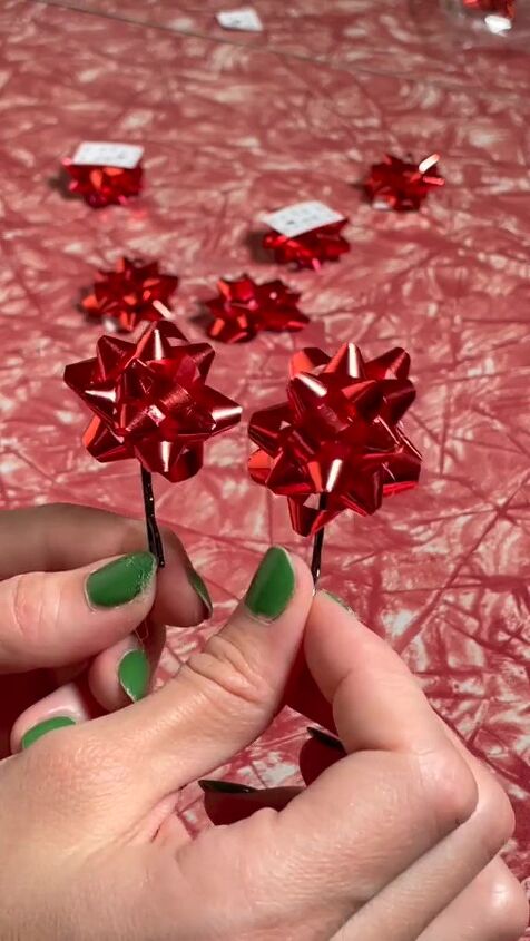the easiest diy hair accessory for christmas, Letting clips dry