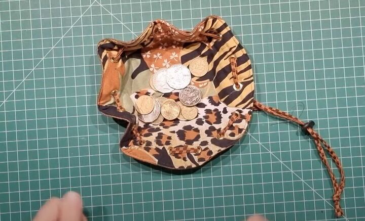 coin pouch pattern, Coins in pouch