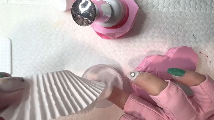 penguin nail art, Applying dip powder