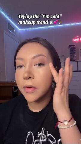 how to do the viral cold girl makeup, Adding highlight