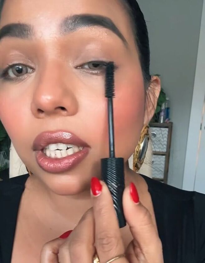 my technique for applying mascara to get the most volume, Applying mascara