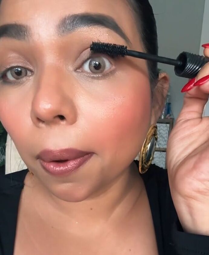my technique for applying mascara to get the most volume, Applying mascara