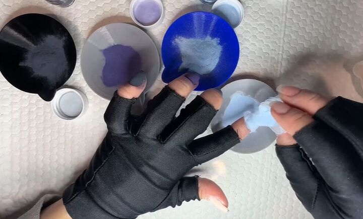 blue gradient nails, Applying dip powder
