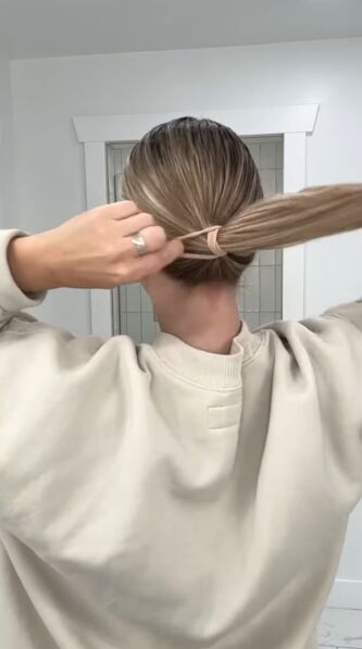 cute hairstyle for dirty hair, Tying ponytail