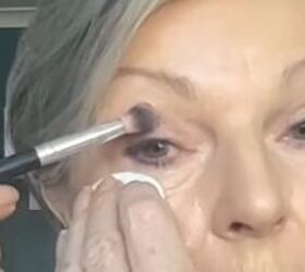 eyeliner for women over 60, Applying eyeshadow