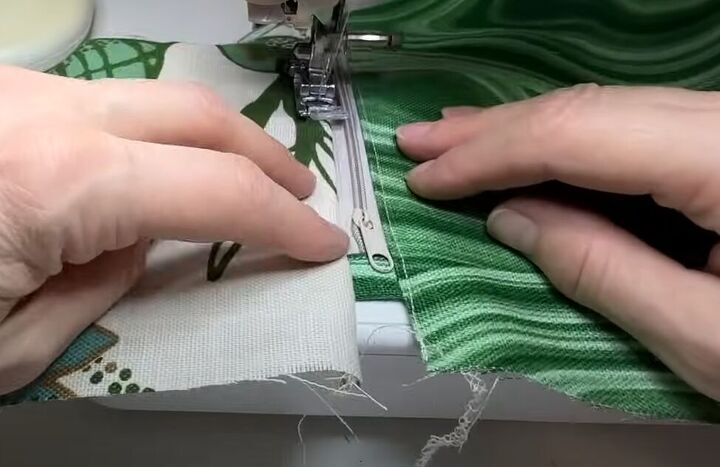 zipper pouch pattern, Adding zipper