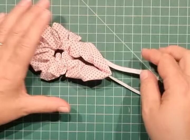 how to sew a hair scrunchie, Finishing scrunchie