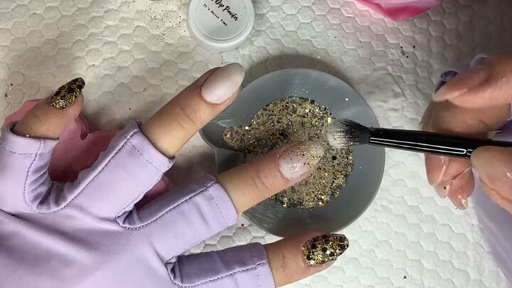 chunky glitter nails, Applying dip powder