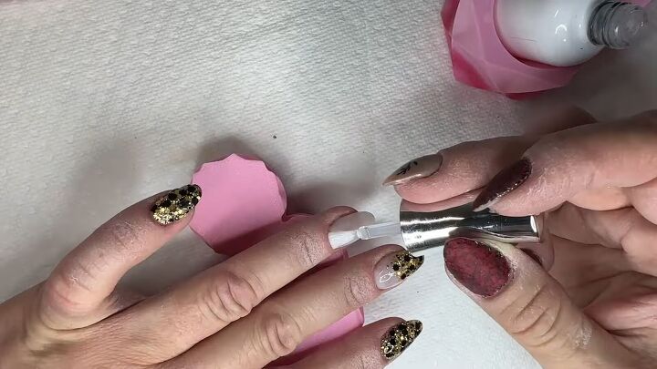 chunky glitter nails, Applying top coat