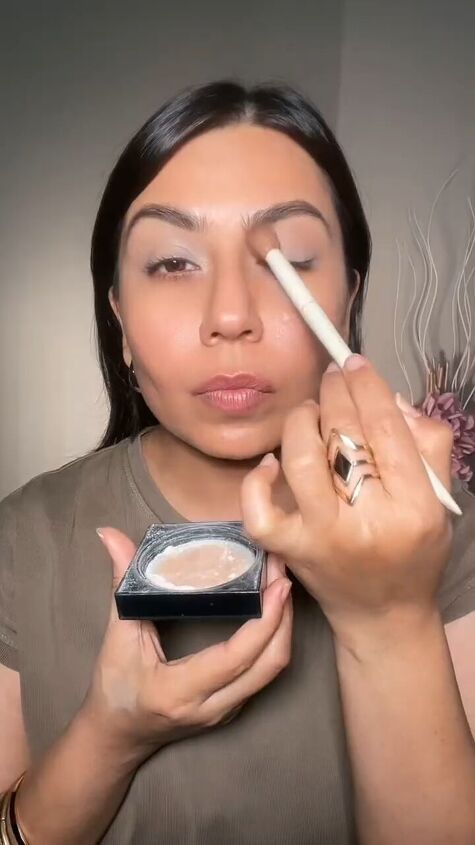 ariel tejada, Applying eye makeup