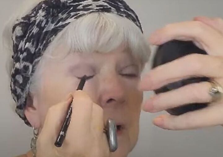 eye makeup for women over 50, Applying eyeliner