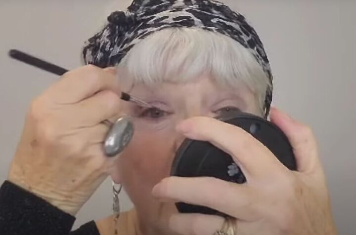 eye makeup for women over 50, Setting eyeliner