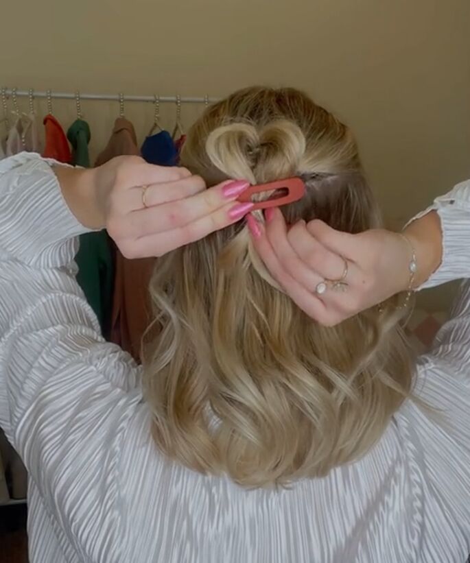 easy heart shaped valentine s hairstyle, Adding clip