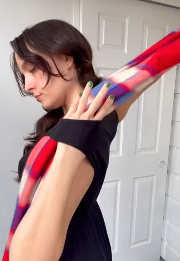 How to Wear a Scarf and Strapless Dress Together | Upstyle How to Wear a Scarf and Strapless Dress Together | Upstyle
