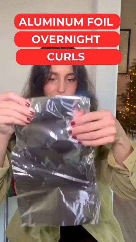 put aluminum foil in your hair for perfect overnight curls, Cutting foil