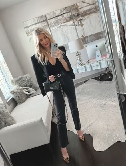 how to style black jeans, V neck bodysuit with jeans