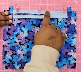 Grab a piece of fabric and a zipper and check out this beginner-friendly, EASY 1-hour idea