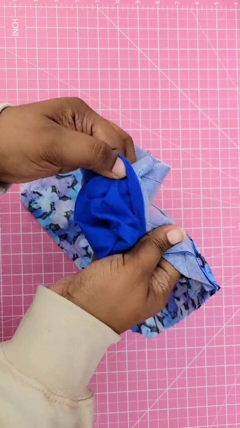 how to sew a zipper pouch for beginners, Finishing DIY pouch