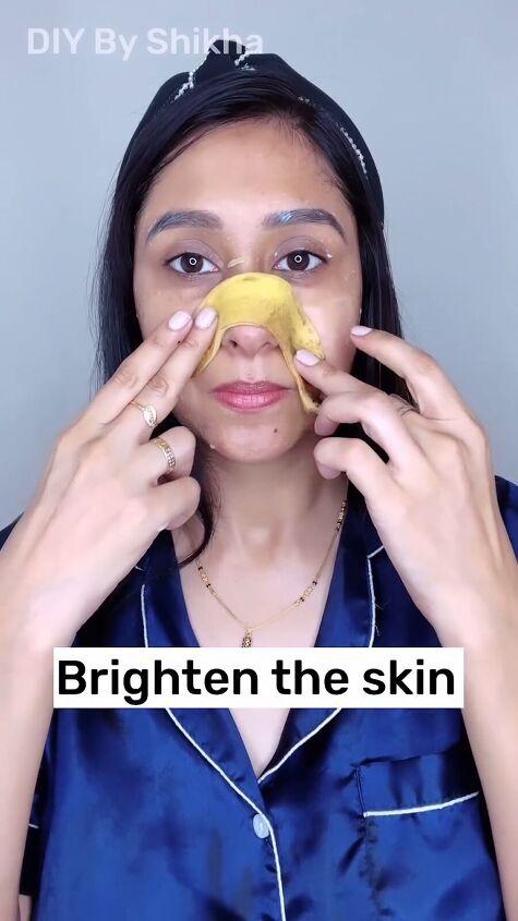 save your banana peels for this beauty hack, Applying banana peel to skin