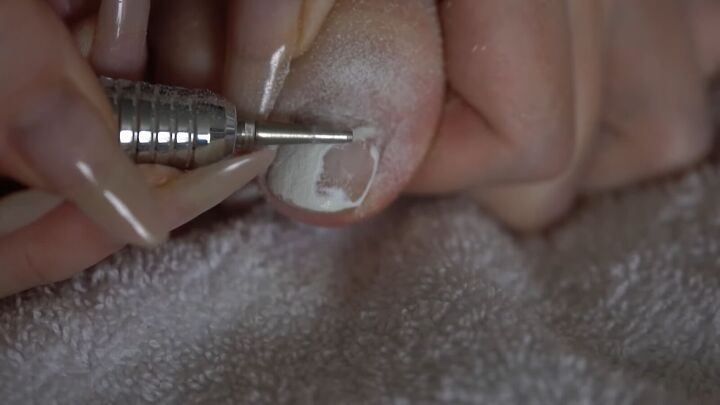 russian pedicure, Removing old polish from nails