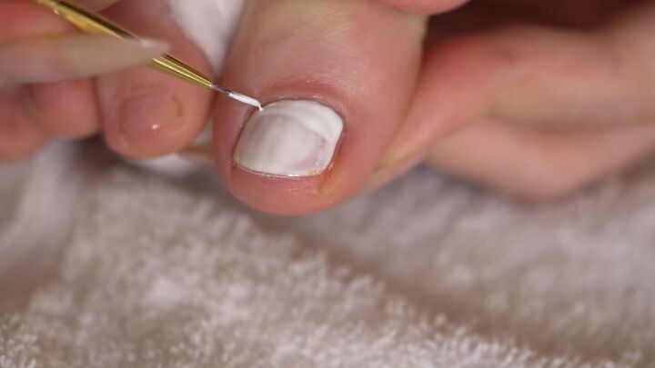 russian pedicure, Applying gel polish to toe nails