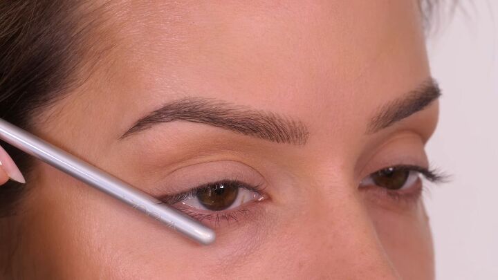 how to do winged eyeliner for beginners, Mapping out eye shape