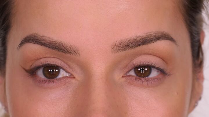 how to do winged eyeliner for beginners, Applying eyeliner