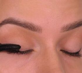 how to do winged eyeliner for beginners, Applying mascara