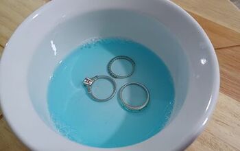 RESTORE THE SPARKLE: HOW TO CLEAN YOUR DIAMOND RING WITH WINDEX