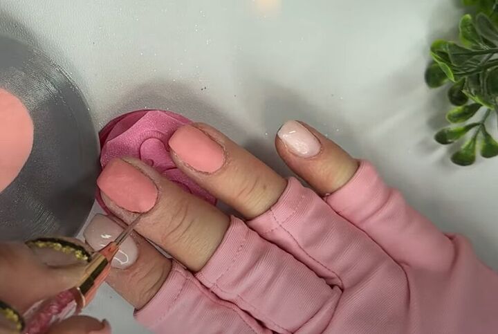 peach nails, Cleaning up edges