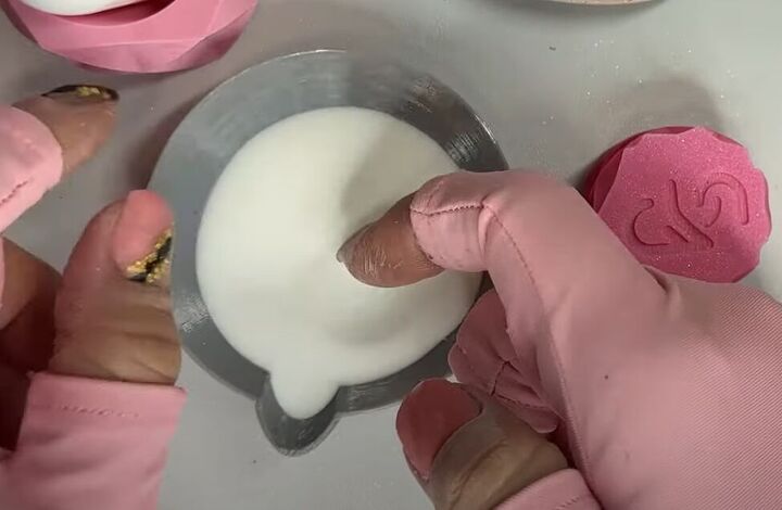 peach nails, Applying dip powder