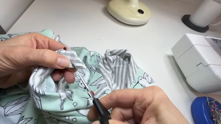 shirt with v neck, Technique 4 Sew the V from the inside