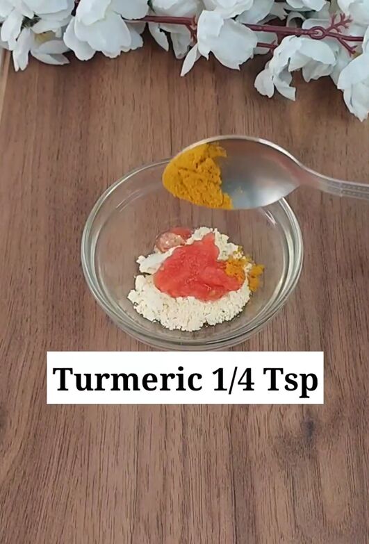 help pigmentation issues around your mouth with a tomato, Adding turmeric