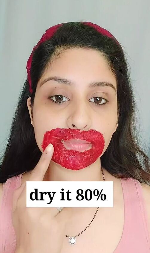 help pigmentation issues around your mouth with a tomato, DIY pigmentation mask