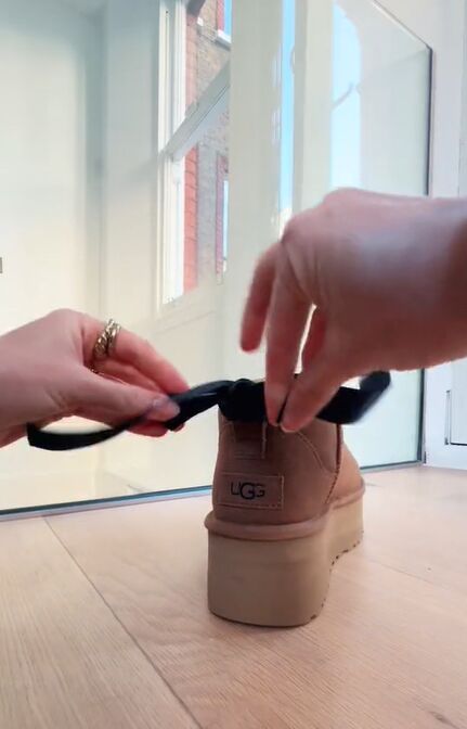 how to turn your uggs into coquette style too, Tying bow