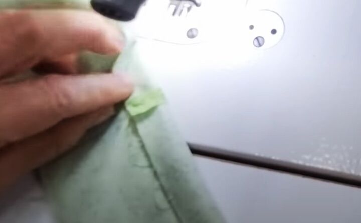 diy scrunchie, Folding the fabric