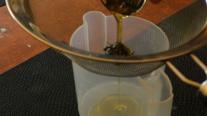 how to make a lavender oil, Straining DIY lavender oil