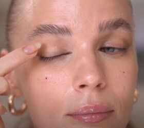 everyday makeup tutorial, Applying pink eyeshadow
