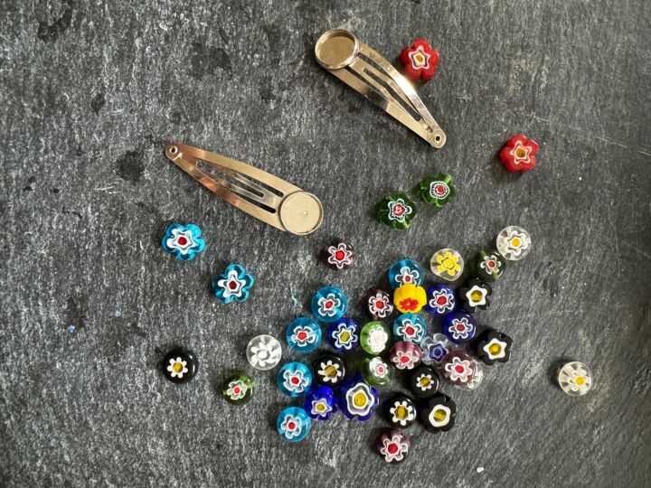 how to create some pretty hair clips, Blank hair clips and beads
