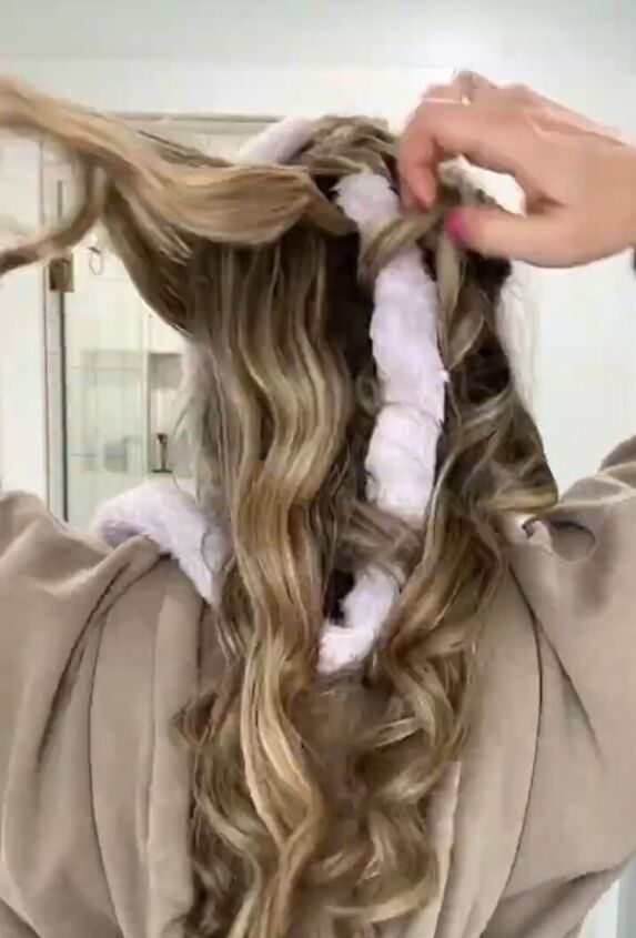 heatless curls with robe tie, Releasing curls