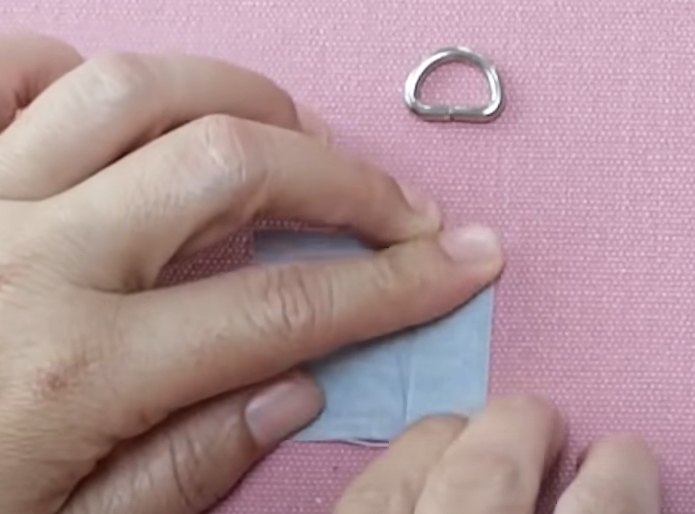 how to sew a pouch with a zipper, Making D ring loop