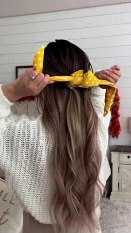 hack to keep your hair and scarf from falling, Tying scarf