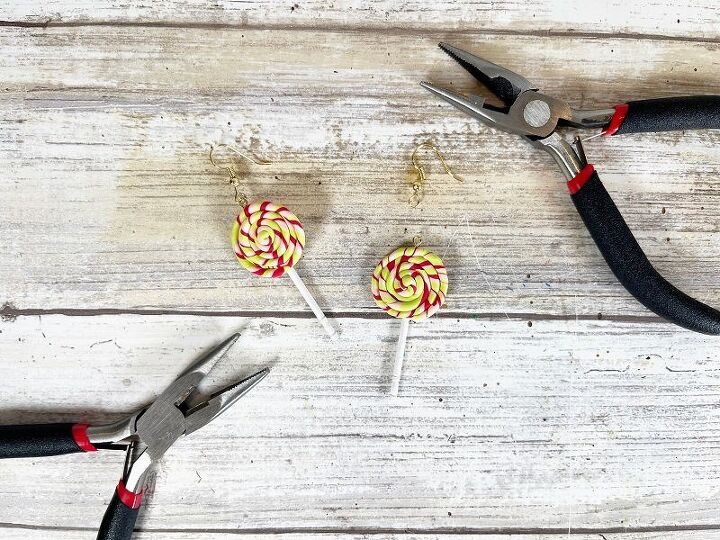 Polymer Clay Honeydukes Lollipop Jewelry Harry Potter Crafts Creatively Beth creativelybeth sculpey polymerclay jewelry earrings necklace harrypotter diy crafts honeydukes lollipop freeprintable
