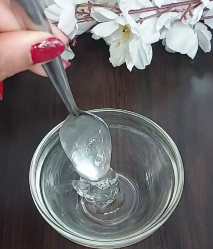 put this mask on your hands to fight wrinkles, Making DIY hand mask