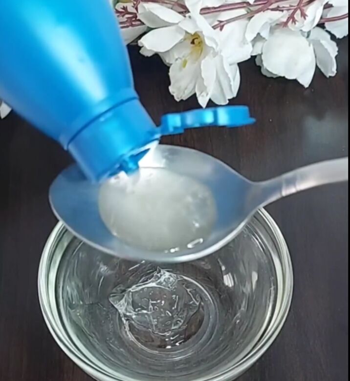 put this mask on your hands to fight wrinkles, Making DIY hand mask