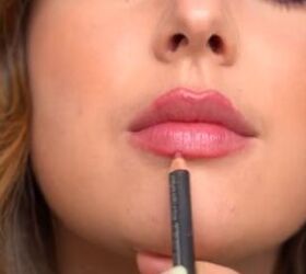 how to make your lips look fuller, Overlining bottom of lip