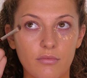 enhance beauty, Applying under eye concealer
