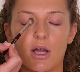 enhance beauty, Applying concealer to eyelids